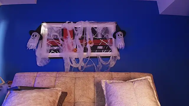 liccy hall online show from 10/31/25, 11:44