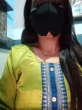 Snapshot of Aishwaryaa_69 chatting on 02/06/25, 06:13 Aishwaryaa 69 online show from 02/06/25, 06:13