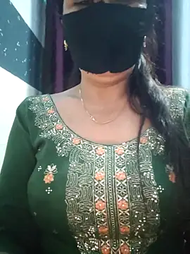 Snapshot of Aishwaryaa_69 chatting on 03/03/25, 11:44 Aishwaryaa 69 online show from 03/03/25, 11:44