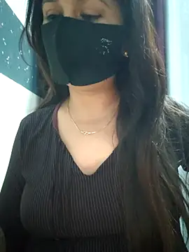 Snapshot of Aishwaryaa_69 chatting on 03/04/25, 03:04 Aishwaryaa 69 online show from 03/04/25, 03:04