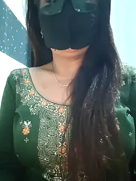 Snapshot of Aishwaryaa_69 chatting on 03/06/25, 12:19 Aishwaryaa 69 online show from 03/06/25, 12:19