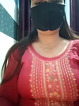 Snapshot of Aishwaryaa_69 chatting on 03/12/25, 12:04 Aishwaryaa 69 online show from 03/12/25, 12:04