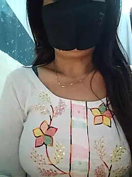 Snapshot of Aishwaryaa_69 chatting on 03/14/25, 02:10 Aishwaryaa 69 online show from 03/14/25, 02:10