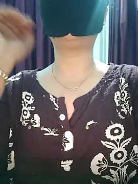 Snapshot of Aishwaryaa_69 chatting on 09/12/25, 03:17 Aishwaryaa 69 online show from 09/12/25, 03:17