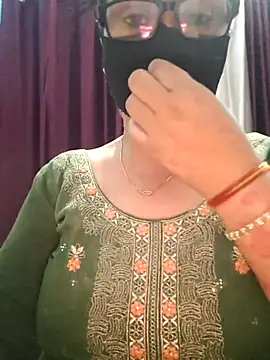 Snapshot of Aishwaryaa_69 chatting on 09/25/25, 10:52 Aishwaryaa 69 online show from 09/25/25, 10:52