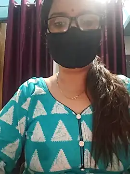 Snapshot of Aishwaryaa_69 chatting on 10/01/25, 10:10 Aishwaryaa 69 online show from 10/01/25, 10:10