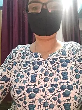 Snapshot of Aishwaryaa_69 chatting on 10/02/25, 04:19 Aishwaryaa 69 online show from 10/02/25, 04:19