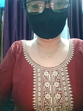 Snapshot of Aishwaryaa_69 chatting on 10/03/25, 03:47 Aishwaryaa 69 online show from 10/03/25, 03:47