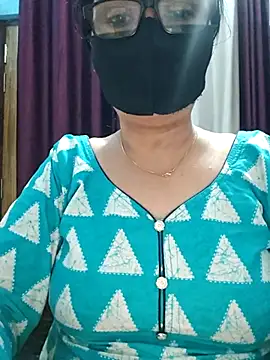 Snapshot of Aishwaryaa_69 chatting on 10/04/25, 03:54 Aishwaryaa 69 online show from 10/04/25, 03:54