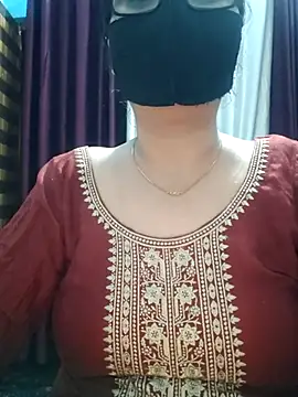 Snapshot of Aishwaryaa_69 chatting on 10/06/25, 04:37 Aishwaryaa 69 online show from 10/06/25, 04:37