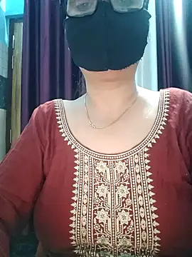 Snapshot of Aishwaryaa_69 chatting on 10/07/25, 04:42 Aishwaryaa 69 online show from 10/07/25, 04:42