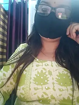 Snapshot of Aishwaryaa_69 chatting on 10/07/25, 04:48 Aishwaryaa 69 online show from 10/07/25, 04:48