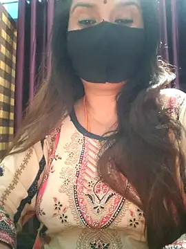 Snapshot of Aishwaryaa_69 chatting on 10/13/25, 02:17 Aishwaryaa 69 online show from 10/13/25, 02:17