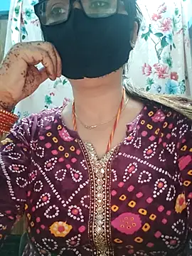 Snapshot of Aishwaryaa_69 chatting on 10/15/25, 04:01 Aishwaryaa 69 online show from 10/15/25, 04:01