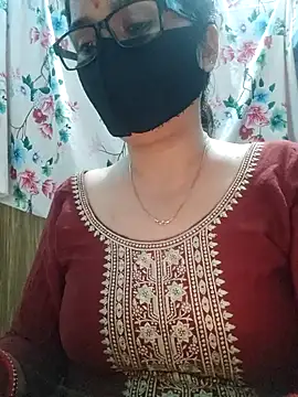 Snapshot of Aishwaryaa_69 chatting on 10/15/25, 04:18 Aishwaryaa 69 online show from 10/15/25, 04:18