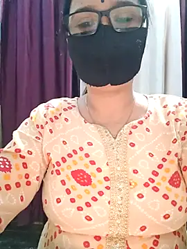 Snapshot of Aishwaryaa_69 chatting on 10/24/25, 10:11 Aishwaryaa 69 online show from 10/24/25, 10:11