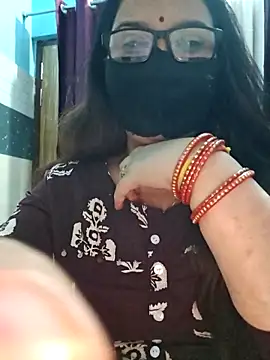 Snapshot of Aishwaryaa_69 chatting on 10/26/25, 10:21 Aishwaryaa 69 online show from 10/26/25, 10:21