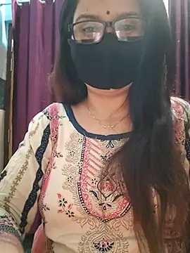 Snapshot of Aishwaryaa_69 chatting on 10/27/25, 11:47 Aishwaryaa 69 online show from 10/27/25, 11:47