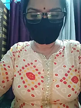 Snapshot of Aishwaryaa_69 chatting on 10/28/25, 04:42 Aishwaryaa 69 online show from 10/28/25, 04:42