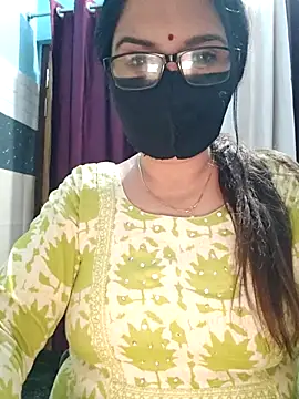 Snapshot of Aishwaryaa_69 chatting on 10/29/25, 11:23 Aishwaryaa 69 online show from 10/29/25, 11:23