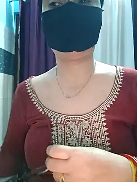 Snapshot of Aishwaryaa_69 chatting on 10/30/25, 11:22 Aishwaryaa 69 online show from 10/30/25, 11:22