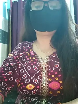 Snapshot of Aishwaryaa_69 chatting on 11/04/25, 12:48 Aishwaryaa 69 online show from 11/04/25, 12:48