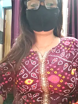 Snapshot of Aishwaryaa_69 chatting on 11/13/25, 08:13 Aishwaryaa 69 online show from 11/13/25, 08:13