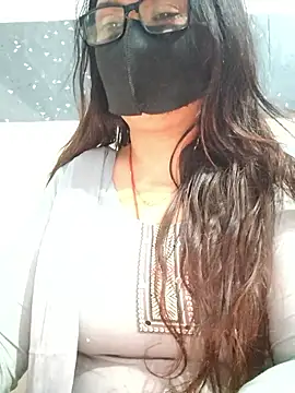 Snapshot of Aishwaryaa_69 chatting on 11/16/25, 08:53 Aishwaryaa 69 online show from 11/16/25, 08:53