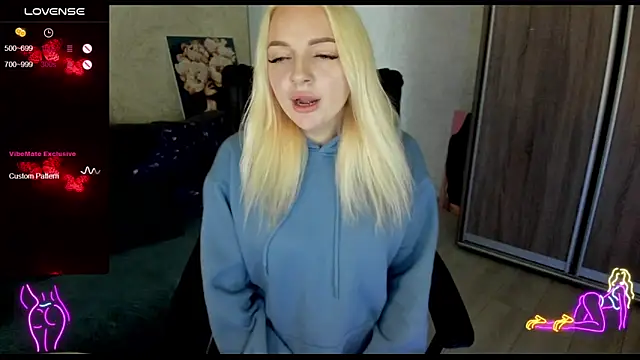  NigoNika online show from 10/16/25, 08:48