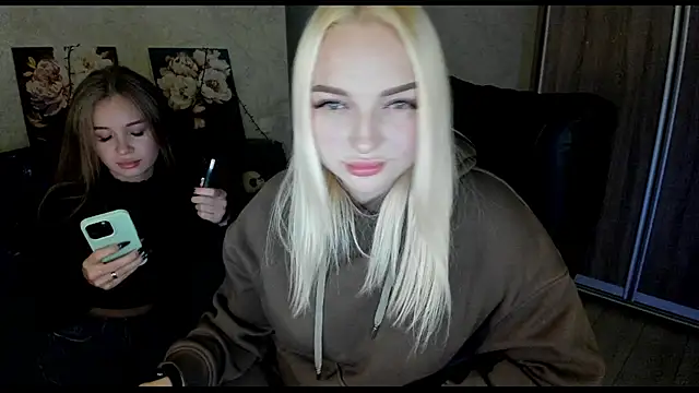  NigoNika online show from 10/23/25, 09:02