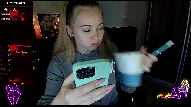  NigoNika online show from 10/31/25, 01:45