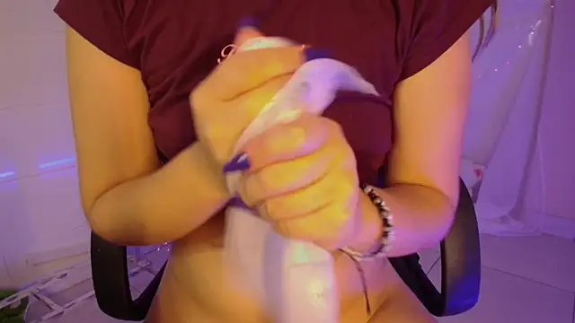 Giia paiige18 online show from 10/28/25, 01:09