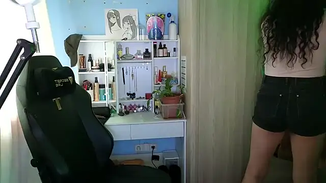 MemiKouki online show from 10/14/25, 03:13