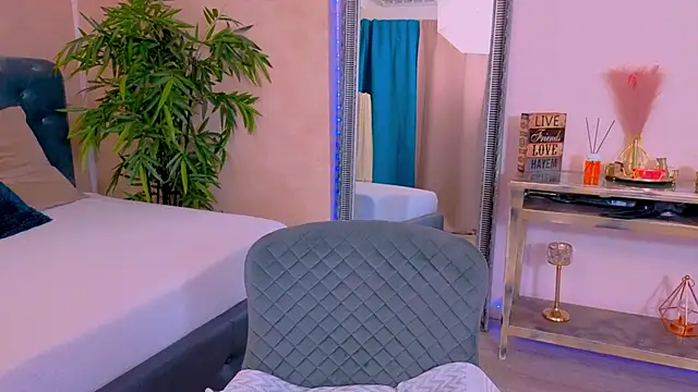 MichelleReys online show from 11/07/25, 07:36