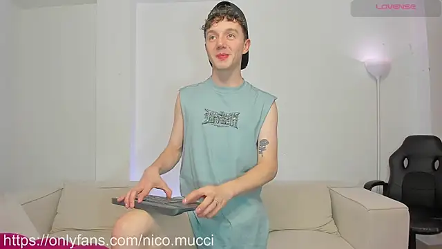 Snapshot of niico_18 chatting on 01/11/25, 06:14 niico 18 online show from 01/11/25, 06:14