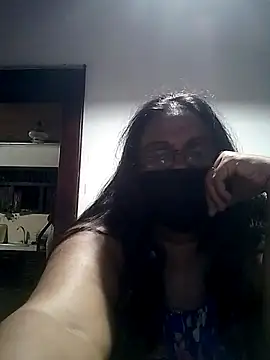 Snapshot of FemMom chatting on 09/26/25, 01:59 FemMom online show from 09/26/25, 01:59