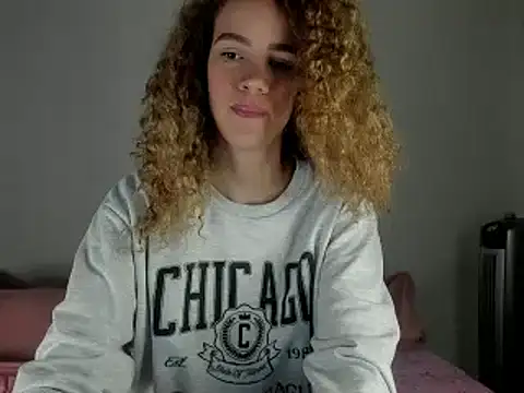 Snapshot of Zamu_1992 chatting on 12/24/24, 10:55 Zamu 1992 online show from 12/24/24, 10:55