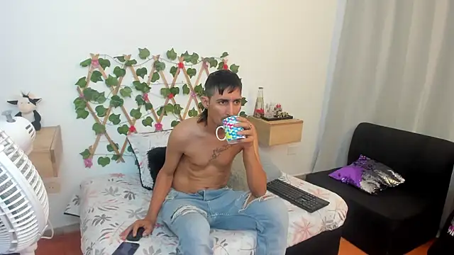 Snapshot of Zamu_1992 chatting on 02/28/25, 03:15 Zamu 1992 online show from 02/28/25, 03:15