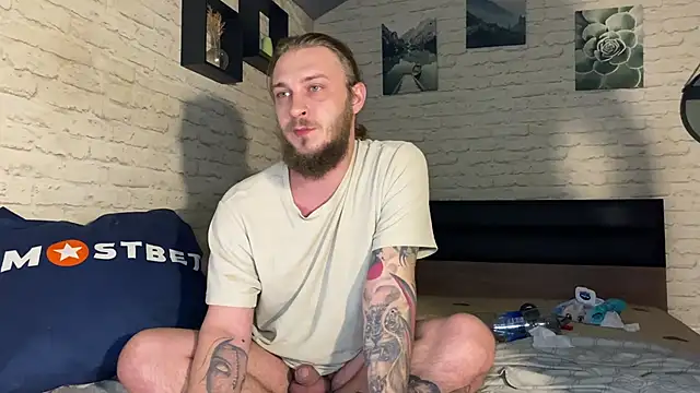 Snapshot of leesmoke chatting on 02/13/25, 10:23 leesmoke online show from 02/13/25, 10:23