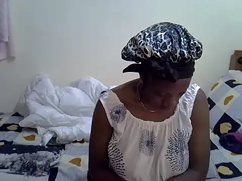 Sweet Bear online show from 11/10/25, 01:37