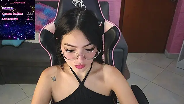 Snapshot of keity_moon chatting on 02/15/25, 01:49 keity moon online show from 02/15/25, 01:49