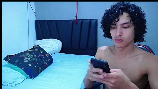 Snapshot of Tayronx33 chatting on 11/01/25, 08:00 Tayronx33 online show from 11/01/25, 08:00