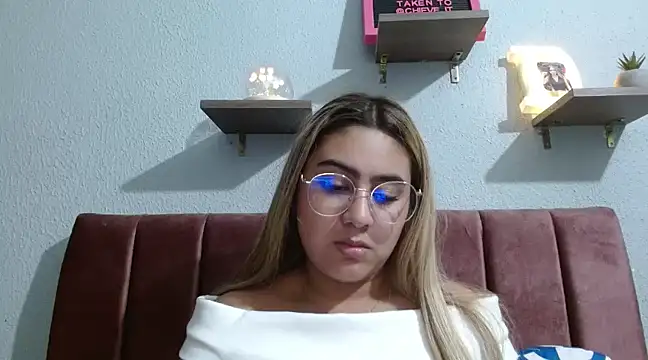 Miabonnett  online show from 01/18/25, 10:39