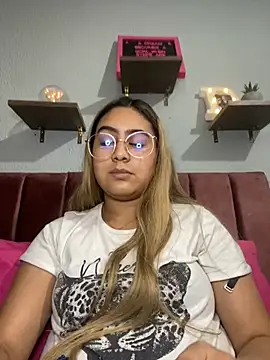 Miabonnett  online show from 03/20/25, 10:18