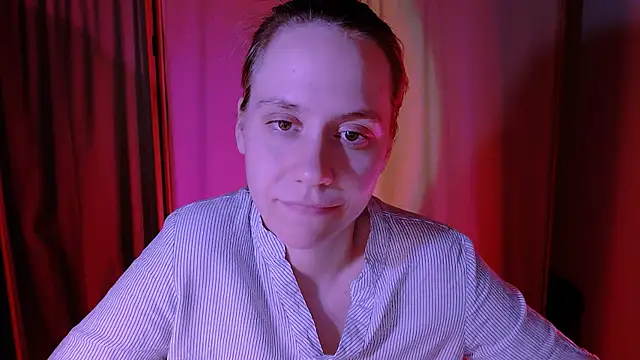 Snapshot of Malinax chatting on 10/13/25, 12:10 Malinax online show from 10/13/25, 12:10