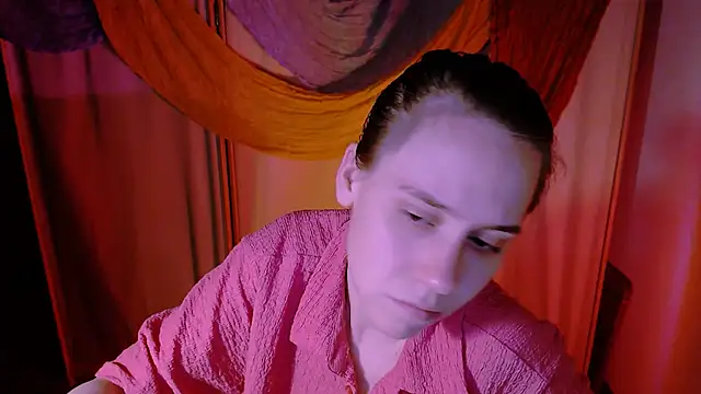 Snapshot of Malinax chatting on 10/16/25, 10:33 Malinax online show from 10/16/25, 10:33