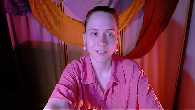 Snapshot of Malinax chatting on 10/20/25, 10:10 Malinax online show from 10/20/25, 10:10