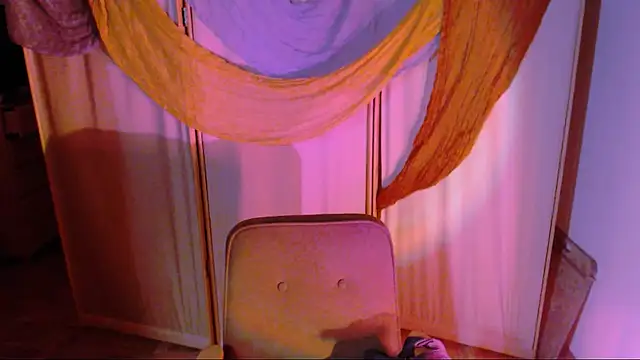 Snapshot of Malinax chatting on 10/21/25, 10:32 Malinax online show from 10/21/25, 10:32