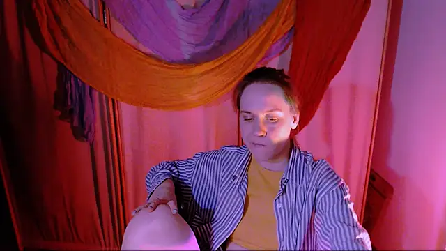 Snapshot of Malinax chatting on 10/28/25, 10:12 Malinax online show from 10/28/25, 10:12