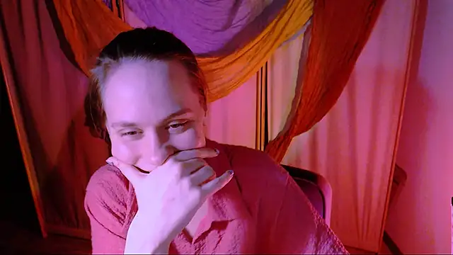 Snapshot of Malinax chatting on 11/11/25, 10:32 Malinax online show from 11/11/25, 10:32